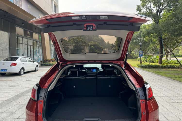 Used Venucia T90 2018 2.0L CVT Smart Connect Fashion Edition China V Standard Trunk