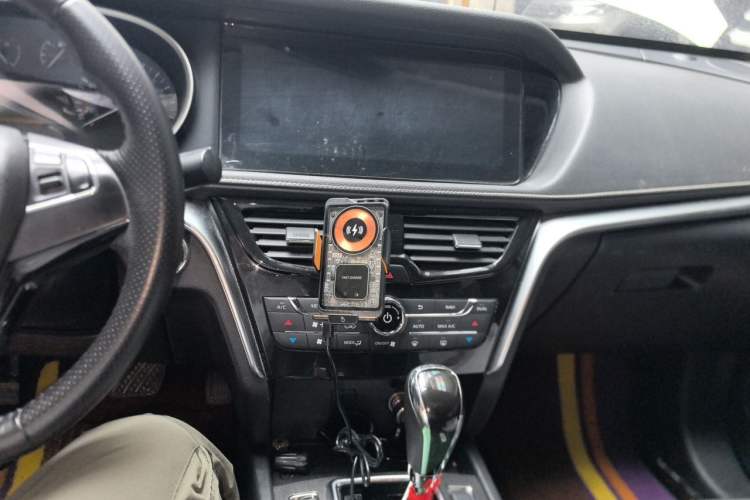 Used Venucia T90 2018 2.0L CVT Smart Connect Luxury Edition China V Standard Audio And AC Panel