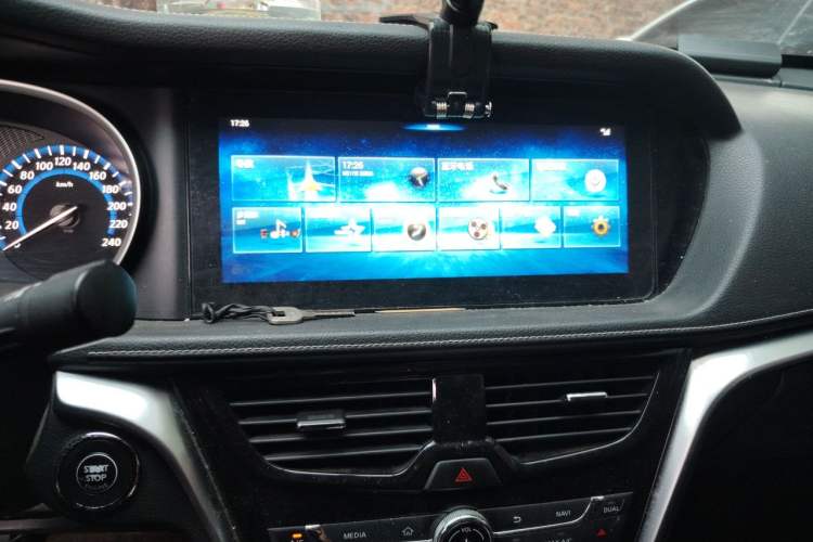 Used Venucia T90 2018 2.0L CVT Smart Connect Luxury Edition China V Standard Audio And AC Panel