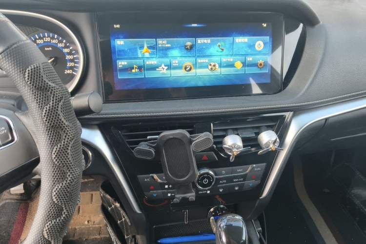 Used Venucia T90 2018 2.0L CVT Smart Connect Luxury Edition China V Standard Audio And AC Panel
