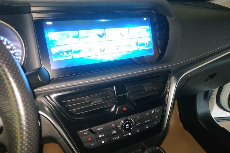 Used Venucia T90 2018 2.0L CVT Smart Connect Prestige Version China VI Standard Audio And AC Panel