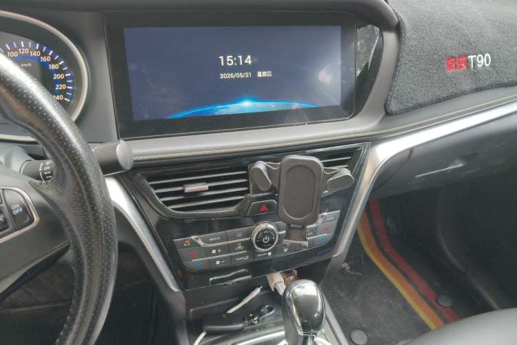 Used Venucia T90 2018 2.0L CVT Smart Connect Luxury Edition China V Standard Audio And AC Panel