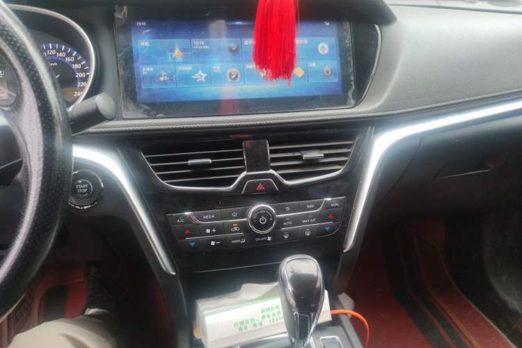 Used Venucia T90 2018 2.0L CVT Smart Connect Luxury Edition China V Standard Audio And AC Panel