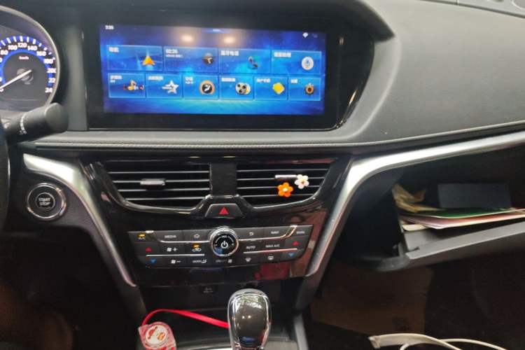 Used Venucia T90 2018 2.0L CVT Smart Connect Luxury Edition China V Standard Audio And AC Panel