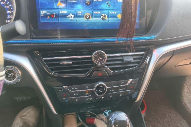 Used Venucia T90 2018 2.0L CVT Smart Connect Prestige Version China VI Standard Audio And AC Panel
