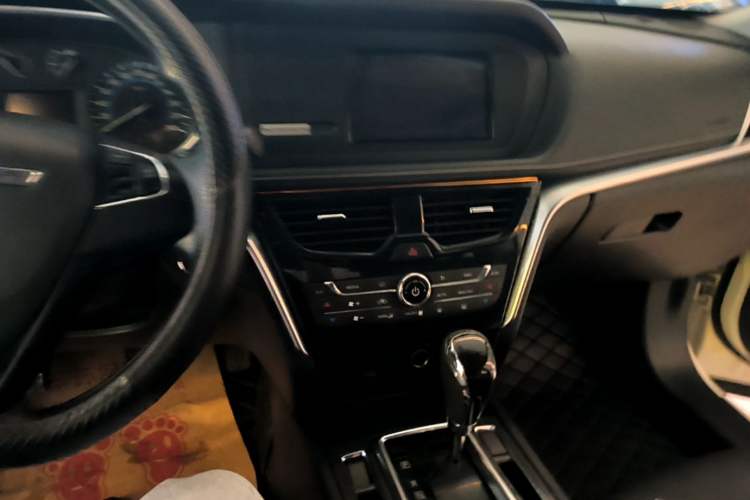 Used Venucia T90 2018 2.0L CVT Smart Connect Fashion Edition China V Standard Audio And AC Panel