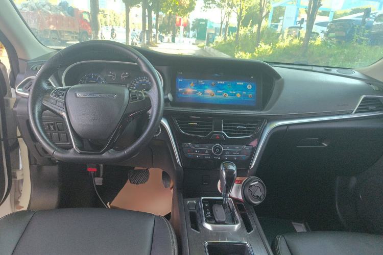 Used Venucia T90 2018 2.0L CVT Smart Connect Luxury Edition China V Standard Center Console