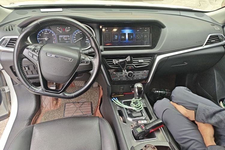 Used Venucia T90 2018 2.0L CVT Smart Connect Luxury Edition China V Standard Center Console