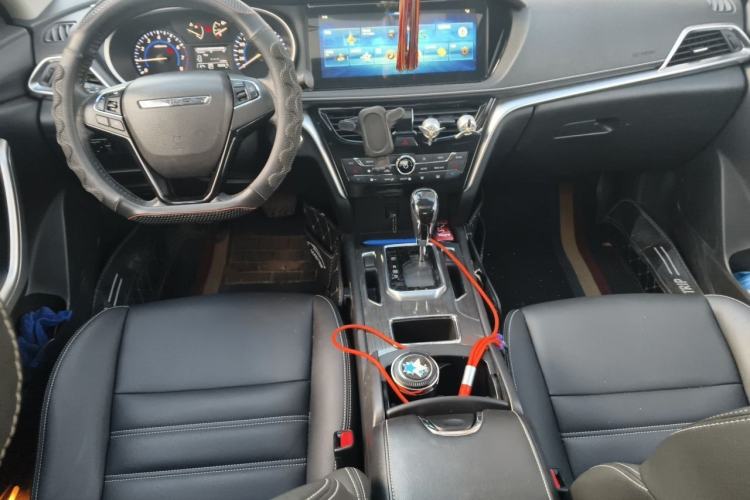 Used Venucia T90 2018 2.0L CVT Smart Connect Luxury Edition China V Standard Center Console