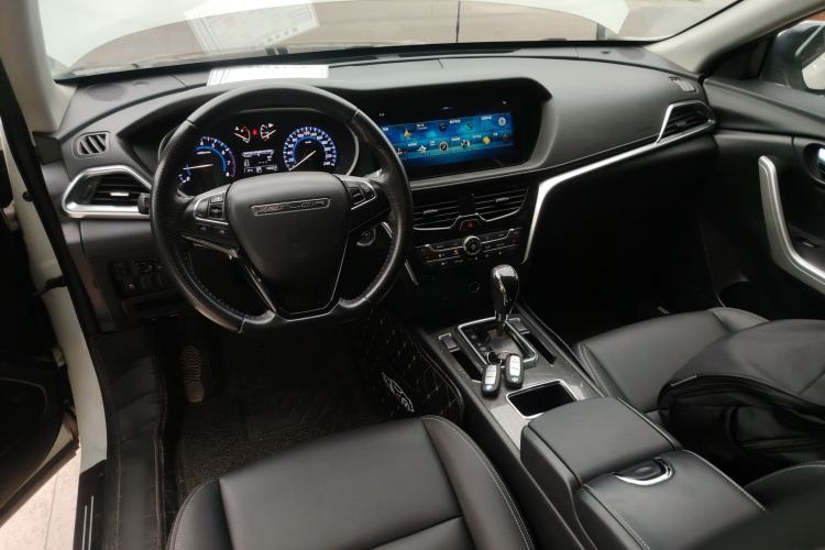 Used Venucia T90 2018 2.0L CVT Smart Connect Luxury Edition China V Standard Center Console