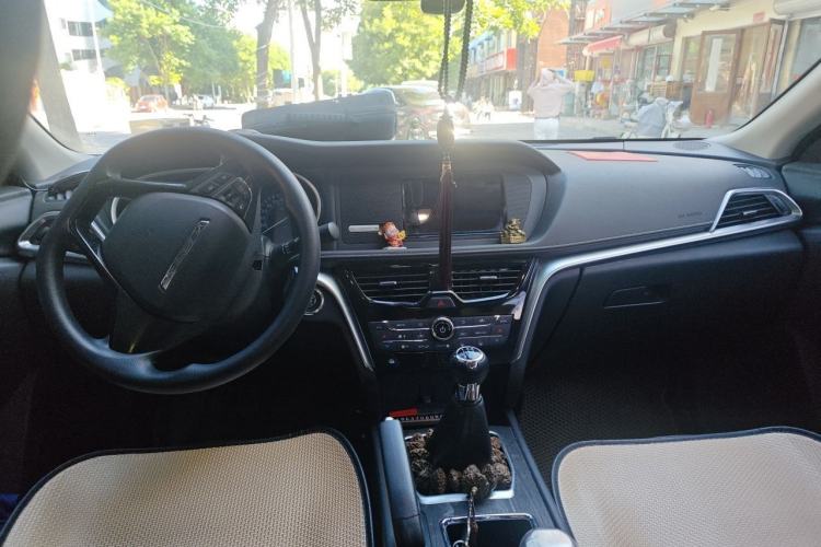 Used Venucia T90 2018 1.4T Manual Smart Connect Style Version China V Standard Center Console
