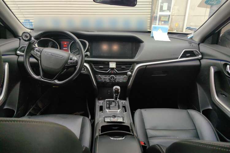Used Venucia T90 2018 2.0L CVT Smart Connect Leading Edition China V Standard Center Console