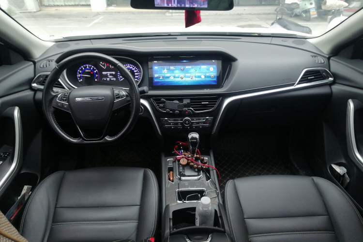 Used Venucia T90 2018 2.0L CVT Smart Connect Luxury Edition China V Standard Center Console