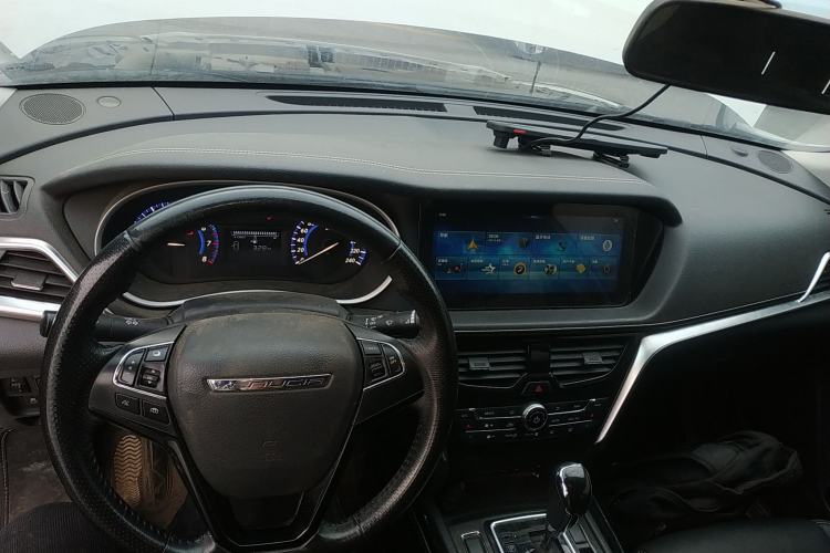 Used Venucia T90 2018 2.0L CVT Smart Connect Prestige Version China VI Standard Center Console