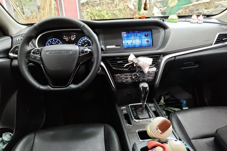Used Venucia T90 2018 2.0L CVT Smart Connect Fashion Edition China V Standard Center Console