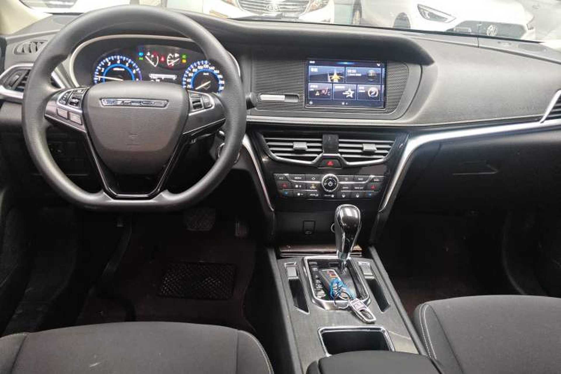 Used Venucia T90 2018 2.0L CVT Smart Connect Fashion Edition China VI Standard Center Console