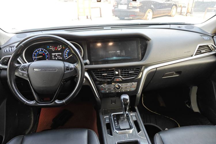 Used Venucia T90 2018 2.0L CVT Smart Connect Luxury Edition China V Standard Center Console