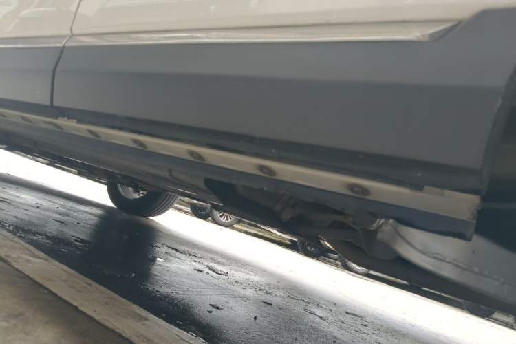 Used Venucia T90 2018 2.0L CVT Smart Connect Luxury Edition China V Standard Chassis Rear Left