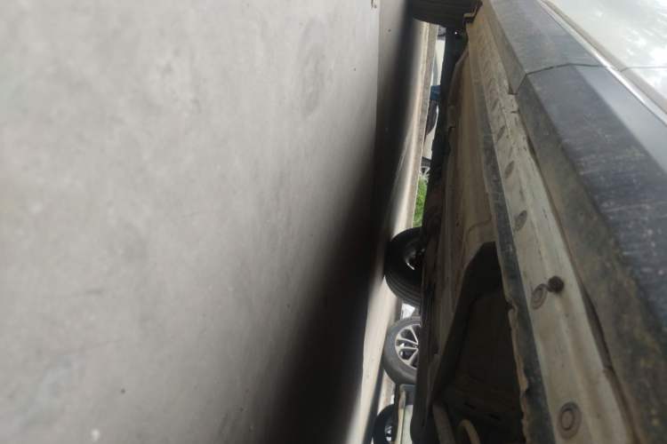 Used Venucia T90 2018 2.0L CVT Smart Connect Luxury Edition China V Standard Chassis Rear Left