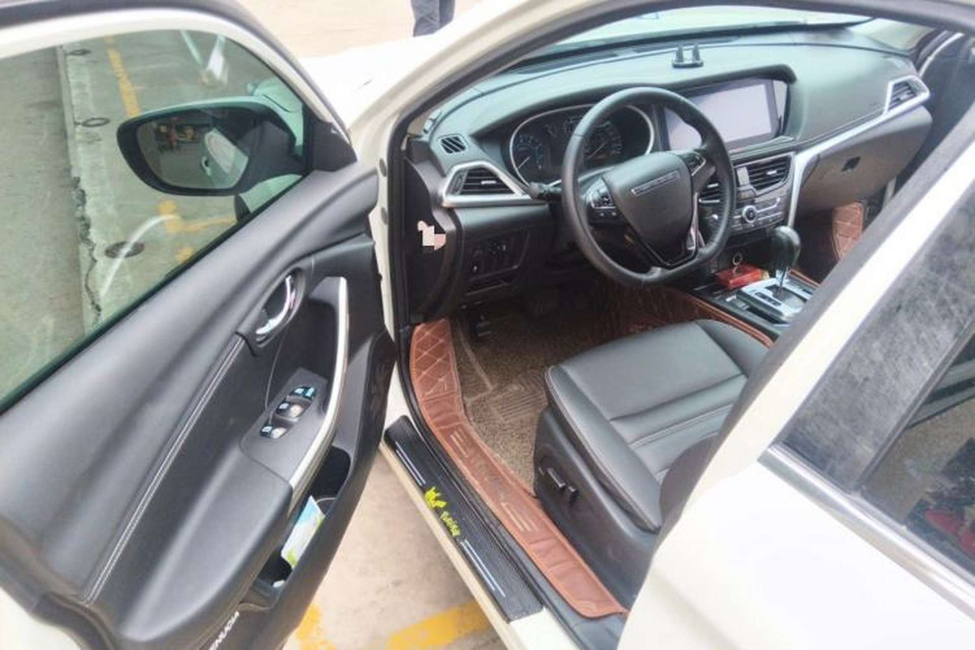 Used Venucia T90 2018 2.0L CVT Smart Connect Prestige Version China VI Standard Driver Seat