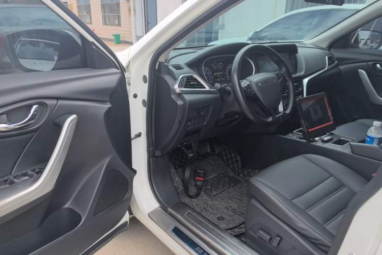 Used Venucia T90 2018 2.0L CVT Smart Connect Luxury Edition China V Standard Driver Seat