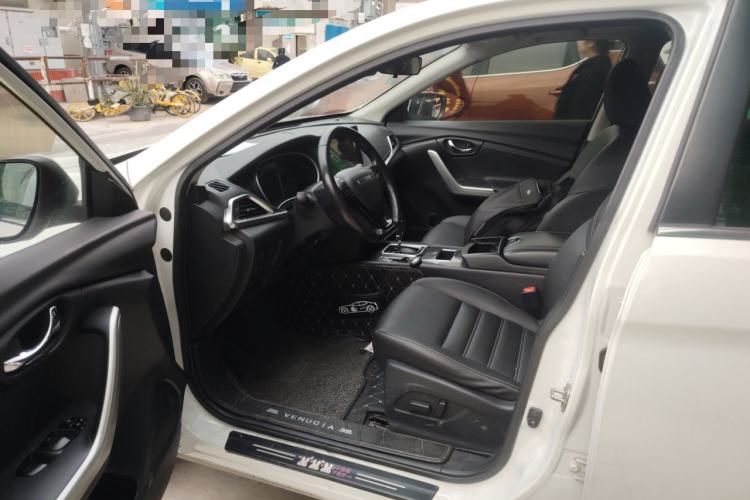 Used Venucia T90 2018 2.0L CVT Smart Connect Luxury Edition China V Standard Driver Seat