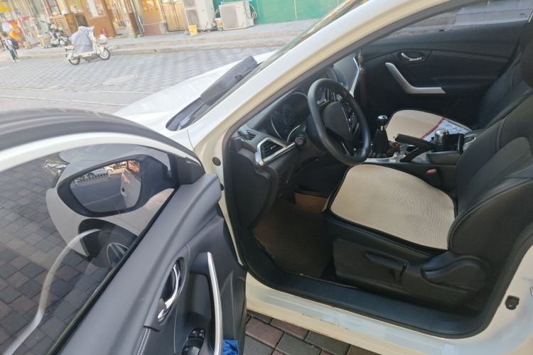 Used Venucia T90 2018 1.4T Manual Smart Connect Style Version China V Standard Driver Seat
