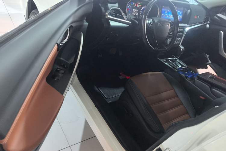 Used Venucia T90 2018 2.0L CVT Smart Connect Luxury Edition China V Standard Driver Seat