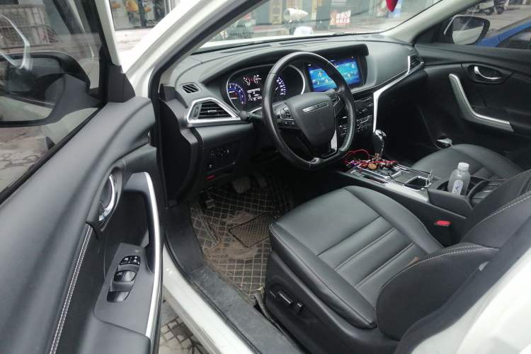 Used Venucia T90 2018 2.0L CVT Smart Connect Luxury Edition China V Standard Driver Seat