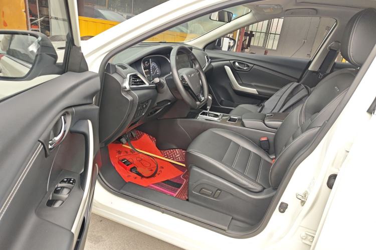Used Venucia T90 2018 2.0L CVT Smart Connect Luxury Edition China V Standard Driver Seat