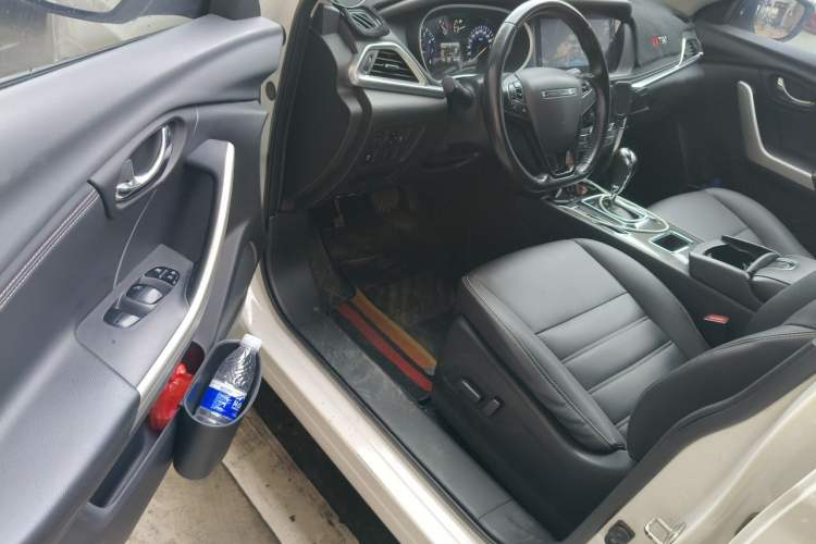 Used Venucia T90 2018 2.0L CVT Smart Connect Luxury Edition China V Standard Driver Seat