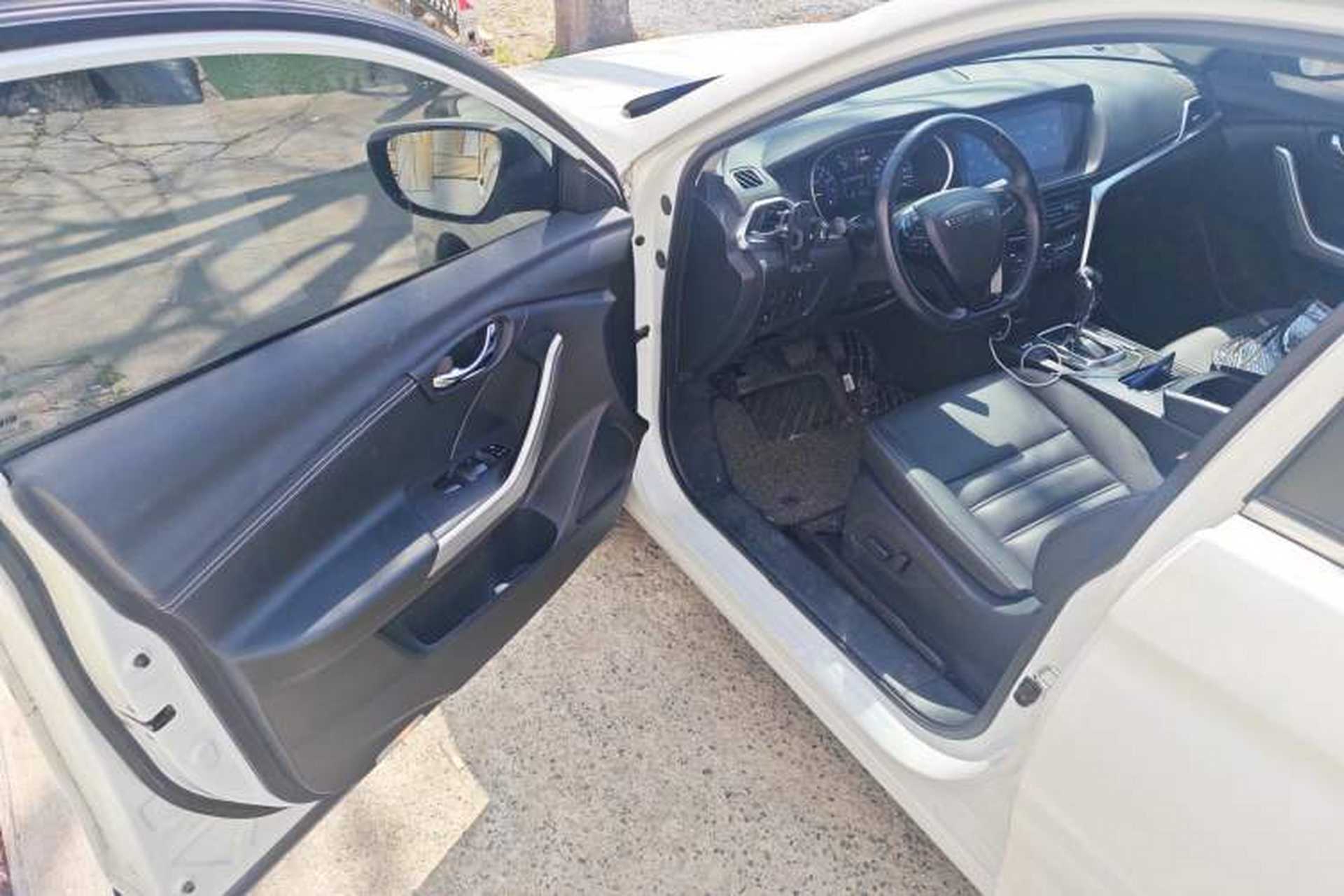 Used Venucia T90 2018 2.0L CVT Smart Connect Luxury Edition China V Standard Driver Seat