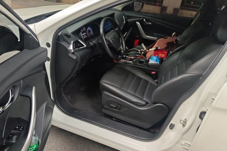 Used Venucia T90 2018 2.0L CVT Smart Connect Luxury Edition China V Standard Driver Seat