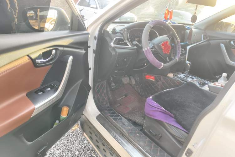 Used Venucia T90 2018 2.0L CVT Smart Connect Prestige Version China VI Standard Driver Seat