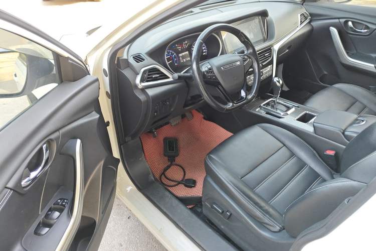 Used Venucia T90 2018 2.0L CVT Smart Connect Luxury Edition China V Standard Driver Seat