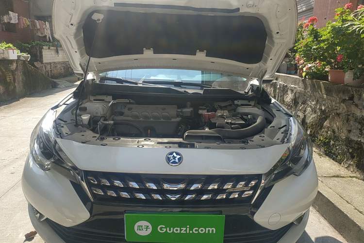Used Venucia T90 2018 2.0L CVT Smart Connect Prestige Version China VI Standard Engine Bay