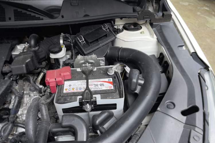 Used Venucia T90 2018 2.0L CVT Smart Connect Luxury Edition China V Standard Engine Bay Left