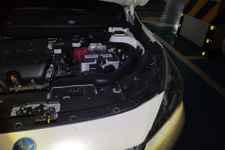 Used Venucia T90 2018 2.0L CVT Smart Connect Luxury Edition China V Standard Engine Bay Left