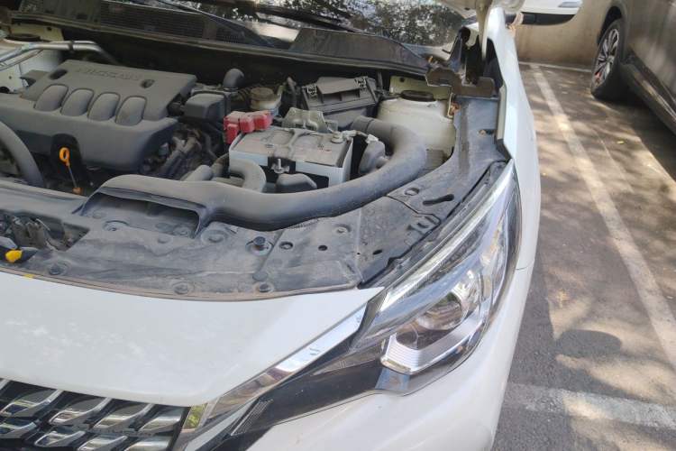 Used Venucia T90 2018 2.0L CVT Smart Connect Luxury Edition China V Standard Engine Bay Left