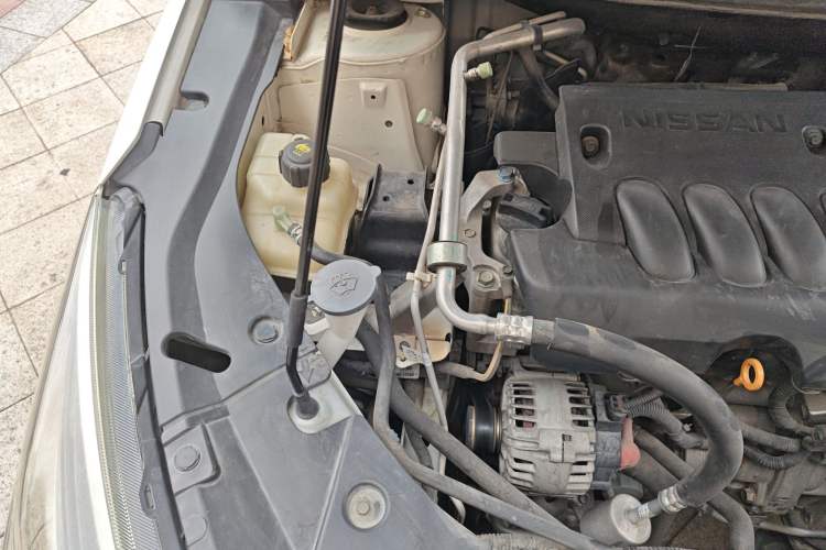 Used Venucia T90 2018 2.0L CVT Smart Connect Luxury Edition China V Standard Engine Bay Right