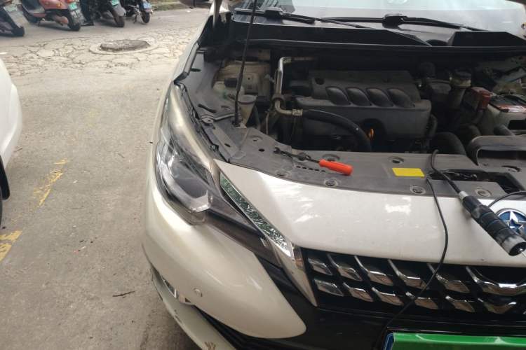 Used Venucia T90 2018 2.0L CVT Smart Connect Luxury Edition China V Standard Engine Bay Right