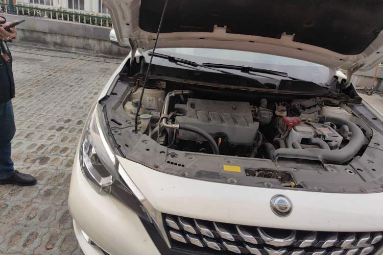 Used Venucia T90 2018 2.0L CVT Smart Connect Leading Edition China V Standard Engine Bay Right