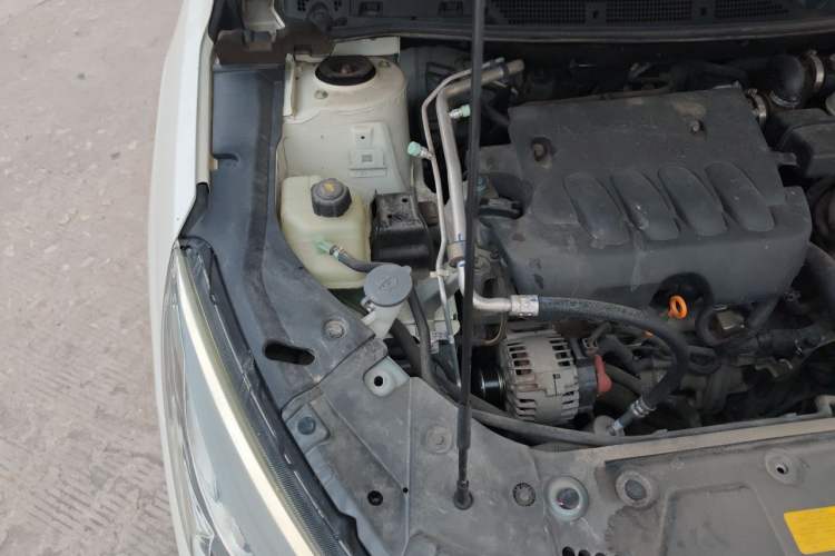 Used Venucia T90 2018 2.0L CVT Smart Connect Luxury Edition China V Standard Engine Bay Right