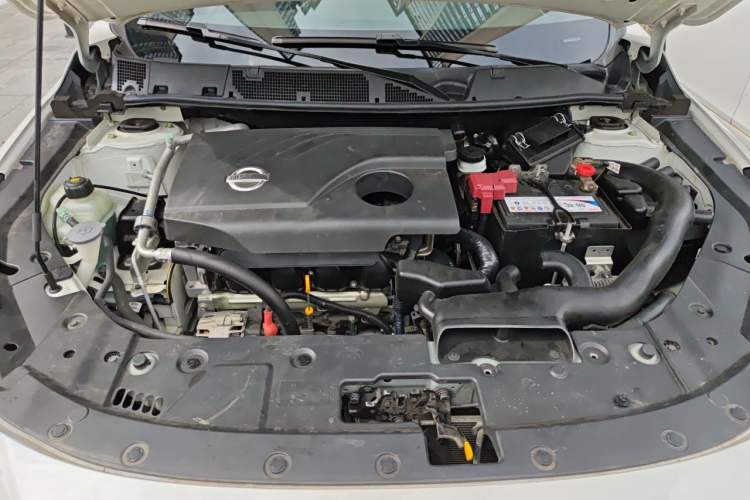 Used Venucia T90 2018 2.0L CVT Smart Connect Prestige Version China VI Standard Engine Bay