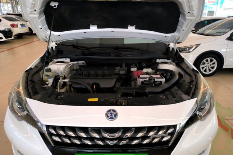 Used Venucia T90 2018 2.0L CVT Smart Connect Fashion Edition China V Standard Engine Bay