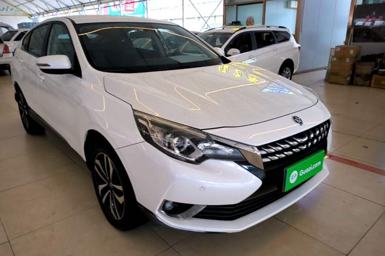 Used Venucia T90 2018 2.0L CVT Smart Connect Fashion Edition China V Standard Exterior 1