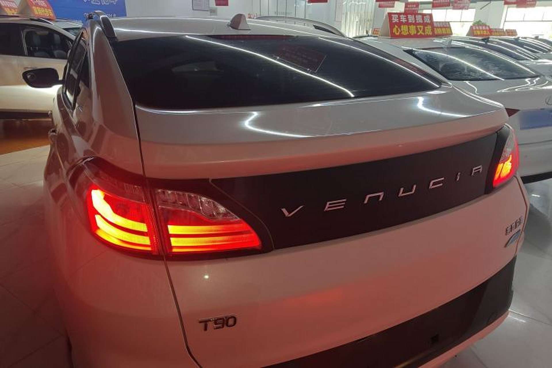 Used Venucia T90 2018 2.0L CVT Smart Connect Prestige Version China VI Standard Exterior 2