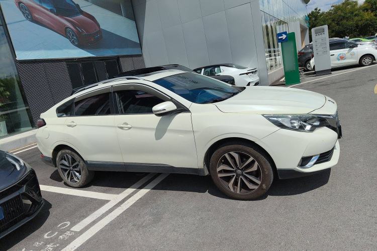 Used Venucia T90 2018 2.0L CVT Smart Connect Luxury Edition China V Standard Exterior 2