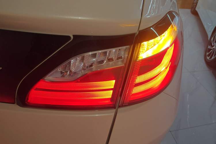Used Venucia T90 2018 2.0L CVT Smart Connect Prestige Version China VI Standard Exterior 3