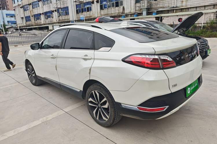 Used Venucia T90 2018 2.0L CVT Smart Connect Prestige Version China VI Standard Exterior 3